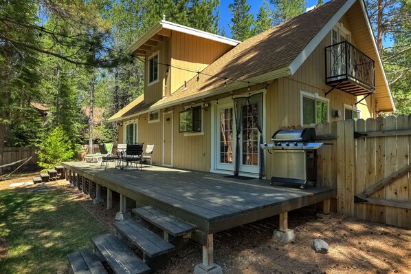 Spacious backyard with gas BBQ