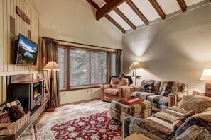 Living room w/ 32” Toshiba Smart TV, wood burning fireplace