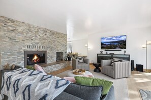 Living room - Fireplace is non-operational and locked off