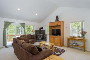 Living room w/ TV & video games