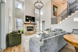 Living Room | Free WiFi | Books/Board Games | Amazon Alexa Speaker | 1st Floor