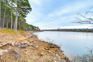 Exterior | Lake Access | Wraparound Deck | Grills | Picnic Tables | Fire Pit