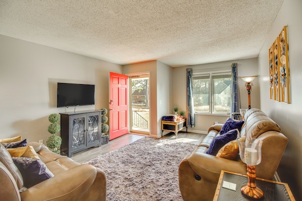Columbia Vacation Rental | 2BR | 2BA | 1,250 Sq Ft | Stairs Required