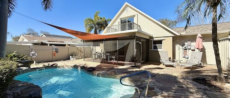 TROPICAL OASIS HOME-POOL-LANAI-HAMMOCK-PING PONG TABLE-NEAR BEACH/PARK/SHOP