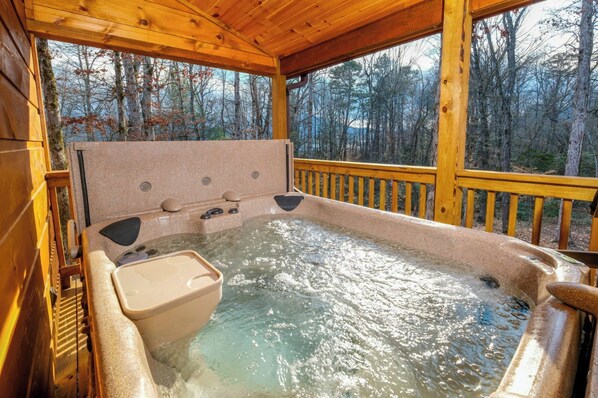 Outdoor spa tub