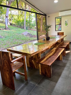 Dining room with large table, AC, ceiling fan, WiFi