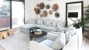 Living area with TV and access to the spa and outdoor entertaining areas. 