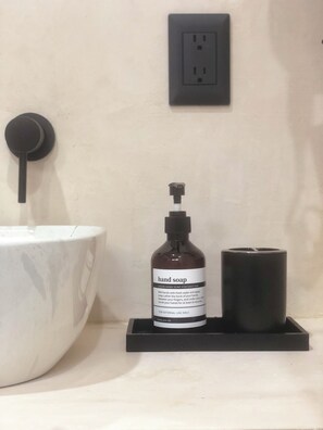 Bathroom amenities