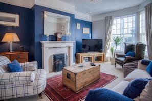 Little Glen - 3 Bedroom Holiday Home - Tenby (24896)