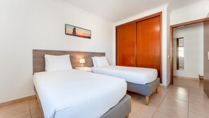 Spacious second bedroom featuring two comfortable single beds #comfortable #spacious #portugal #pt #albufeira
