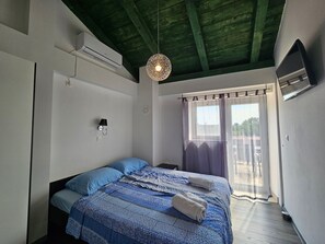 Schlafzimmer 1