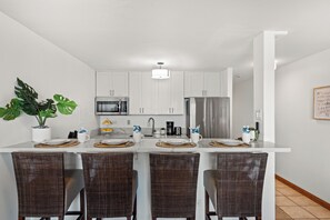 Kahana Reef 203 kitchen 1