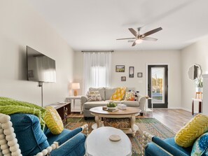 Lazt Lime's spacious living room