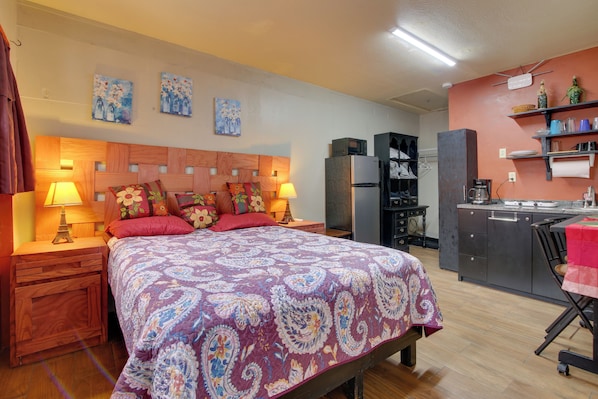 Santa Rosa Vacation Rental | Studio | 1BA | Step-Free Access | 400 Sq Ft