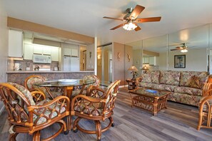 Spacious living & dining area
