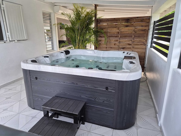Bain à remous intérieur