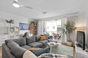 Ducted Air-Con, Smart TV, Overhead Fan, Home Office + Balcony...
