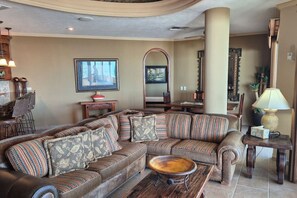 Spacious living room