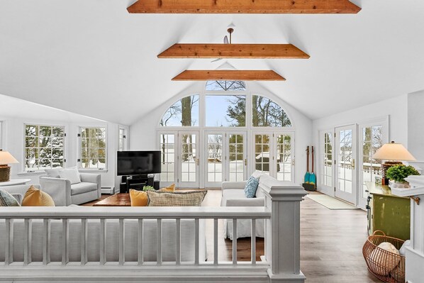 Living space with Big Glen Lake views!