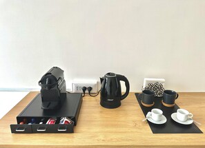 Kaffee und/oder Kaffeemaschine