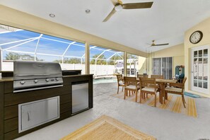Grill out on the outdoor kitchen BBQ while the kids play in the pool and enjoy a meal under the shade at the dining table. 
