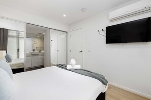 Ensuite 1 with TV