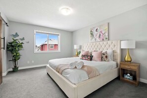 Large and bright master bedroom with full ensuite bathroom.  Enjoy a great night's sleep in your comfortable king bed.