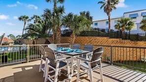 El fresco dining on the Polywood dining table and chairs with room for 6