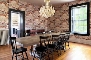 Spacious dining table, ideal for large dinners and family gatherings