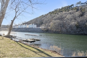 Waterside serenity is just a short stroll away!