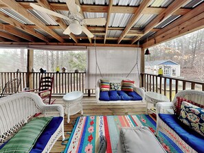 Screened-In Balcony