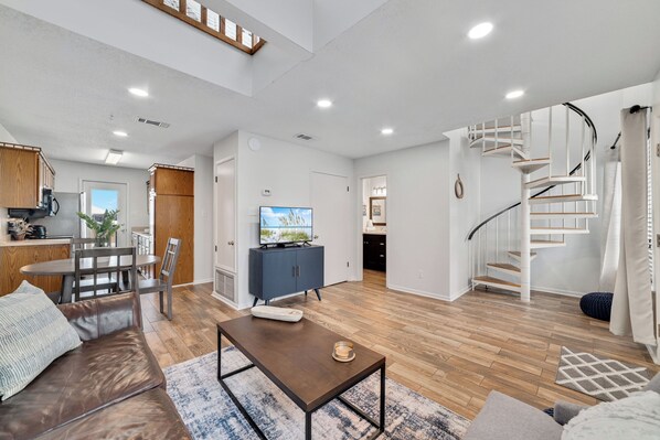 Spacious llivingroom