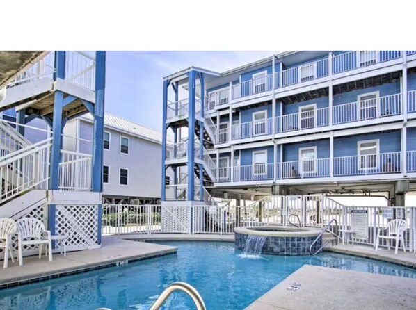 Heated Pool/Hot tub