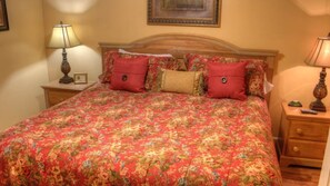 Whispering Pines 141 with Free Dollywood Ticket - Primary Bedroom with King Bed, Cable TV and Wifi