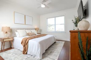 Comfortable Bedroom with King bed – A Peaceful Retreat for Rest & Relaxation!