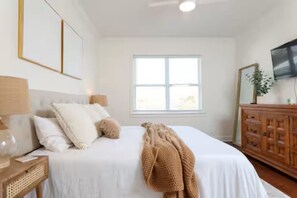 Chic & Cozy King bed Room – Your Peaceful Escape Awaits!