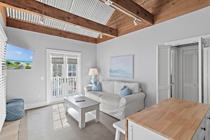 61-30-love-carriage-house