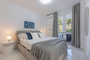 Beautiful two-bedroom flat with communal pool, beautifully decorated in a marine style. (2)