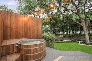 Bain à remous extérieur