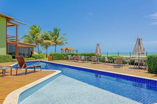 Seating area,Swimming pool