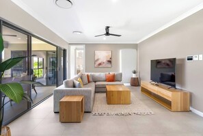 Take in the tranquil atmosphere of the second living room upstairs, where cosy seating and a private balcony invite quiet moments and breathtaking views.