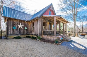 Welcome to Timberland Lodge & Bunkhouse!
