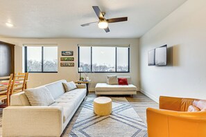 Living Room | Main Level | Smart TV | Central Heating & A/C | Free WiFi
