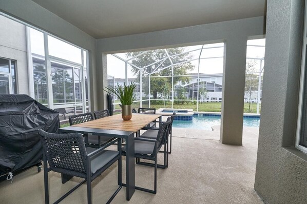Outdoor dining