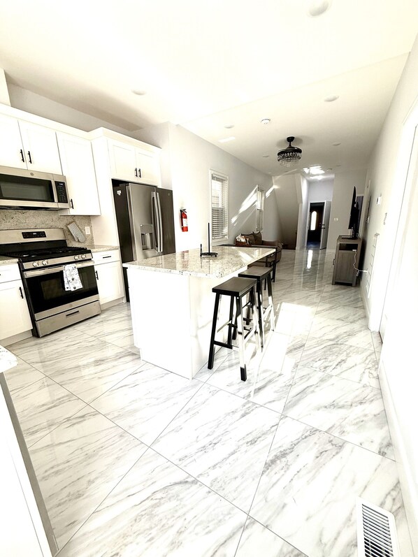 Fully equipped kitchen.