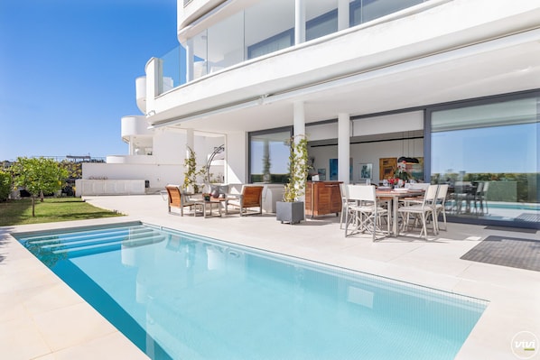 Swimming pool