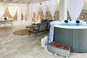 Indoor spa tub
