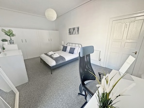 Bedroom 1 - King Size Bed