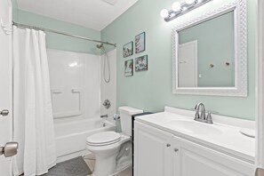 Shared Bathroom - Tub / Shower Combo - Vanity - Towels Provided - Shampoo / Body Wash / Conditioner