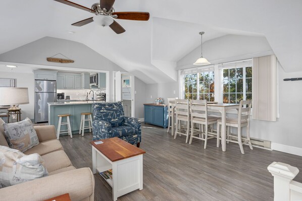 Great open area with ceiling fan - perfect for socializing